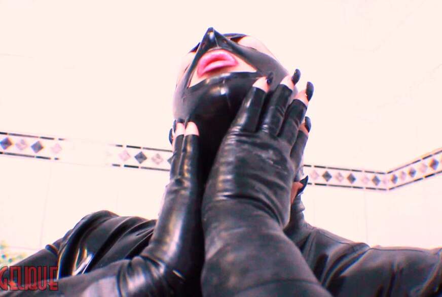 Geiles Gummi in der Wanne 1 von Avengelique pic1