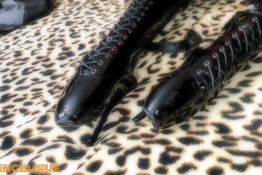 Avengelique: Absatzhoch