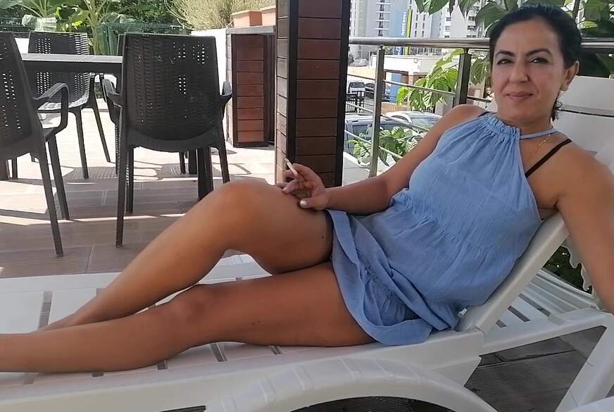 turkishderya: Türkisches B***h beim Rauchen 6