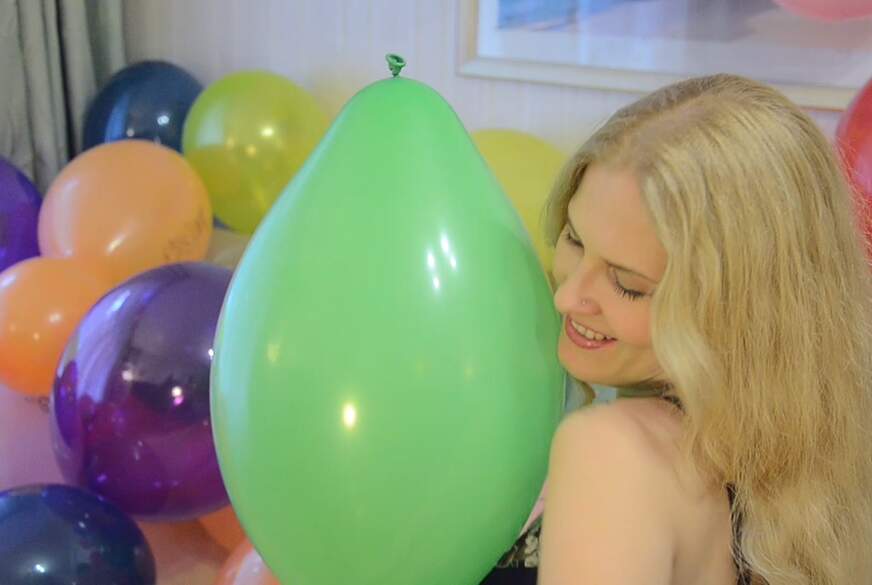 FetishDreams: Katya Masspoping Many Balloons