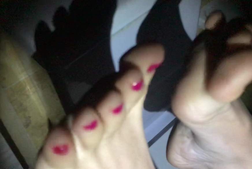 Das geile Fußspiel im Dunkeln von GustiSonnenschein pic1