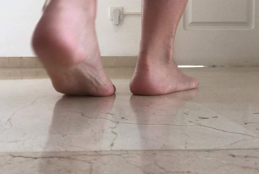 GustiSonnenschein: Tipp tapp - wer läuft hier?