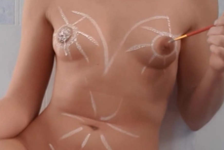 ReifeDaryie: Geile Kunst an nackter Haut