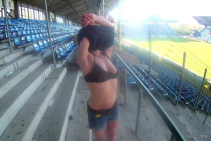 Krassester Public B**wjob ever! Im Im Fußballstadion abg******n! von 2Kinky4you pic3