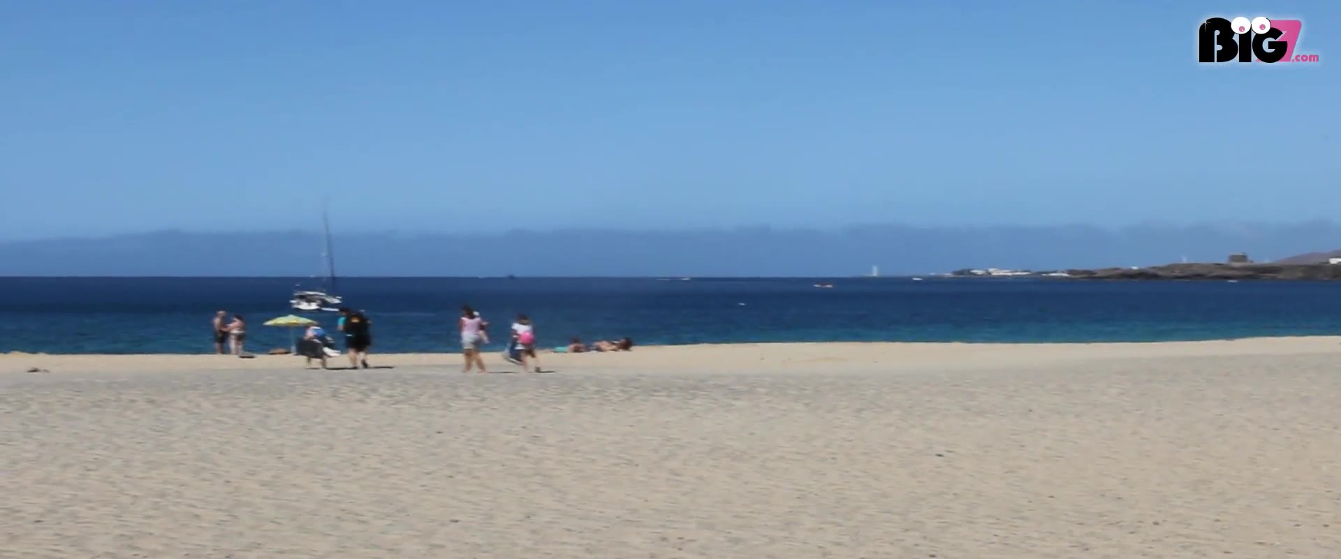 Oh gott was habe ich gemacht...mitten unter den Leuten am Strand einfach geblasen und alles noch in mein Gesicht spritzen lassen...