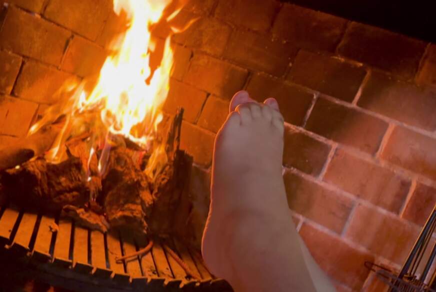 Feet And Fire von ViolettaAngel