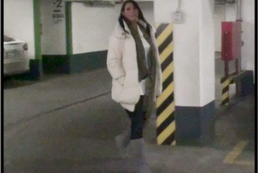 In der Tiefgarage a*******t von Busen-Maus