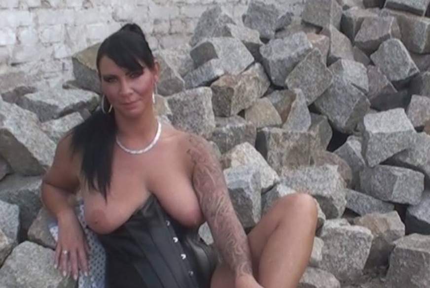 EXTREM geile P**s-o***e von Busen-Maus