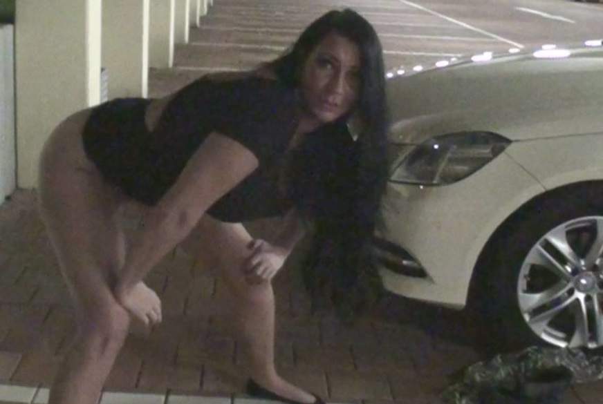 Im Parkhaus a*******t von Busen-Maus