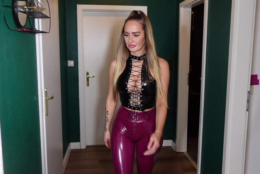 Hackf****e als Sitzkissen b*****t! von KiraGold