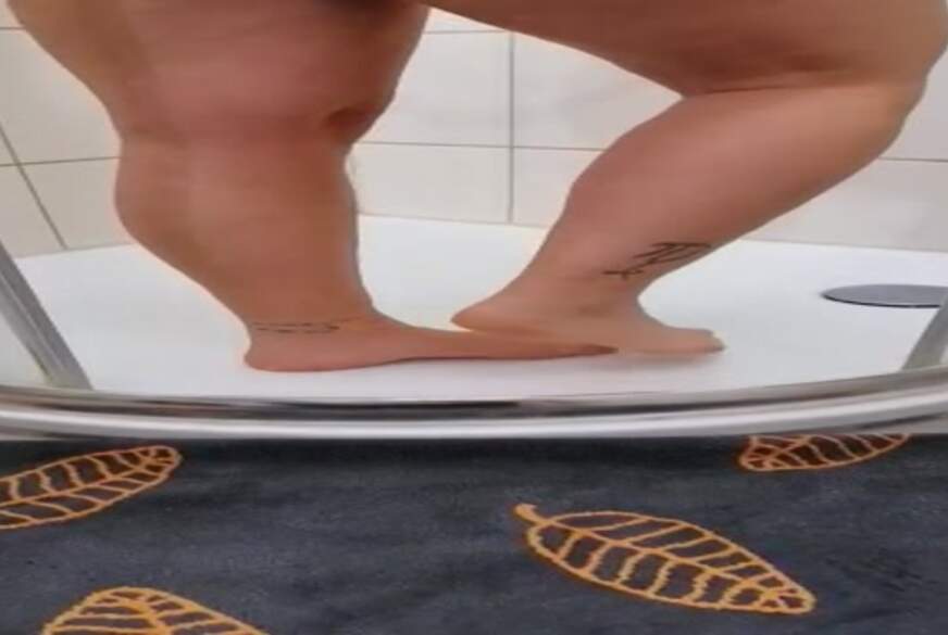 Leonora20: Alleine Duschen ist Langweilig