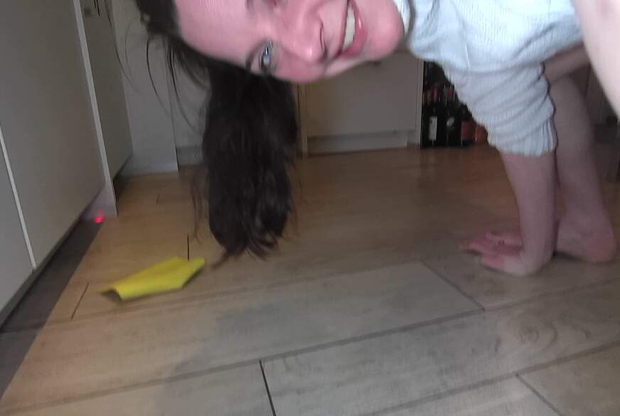 Cumb***h-Xenia: M********t! Beim Boden wischen h**t g*******t und alles N**s G*******t