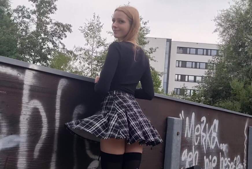 haney-nanny: Geile Outdoor Aktion in meinem Minirock und Nylons geil gef****r