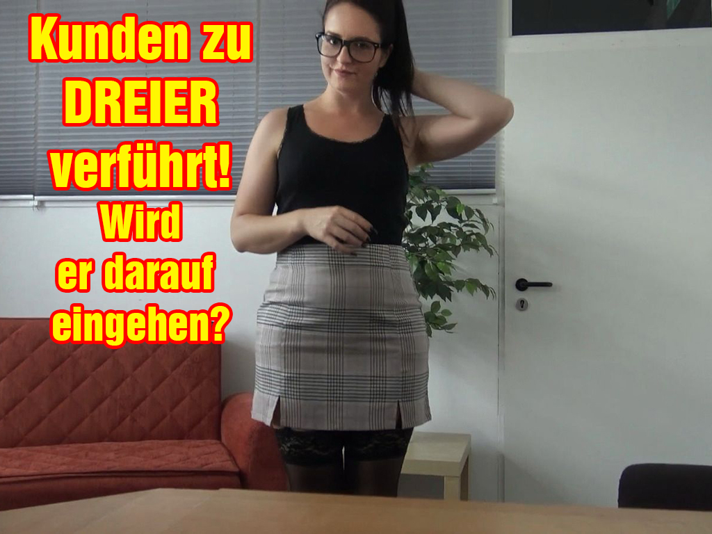 Kunden zu DREIER verführt! Wird er darauf eingehen? Mein Chef rief mich ins Büro, denn er konnte unseren Kunden nicht überzeugen, uns einen neuen Auftrag zu erteilen. Aber für sowas hat er ja mich! Ich habe da ein paar andere Argumente, die immer gut ankommen! So eine geile Fickerei im Büro und jeder Auftrag gehört mir! Würdest du dich auch so überzeugen lassen?!