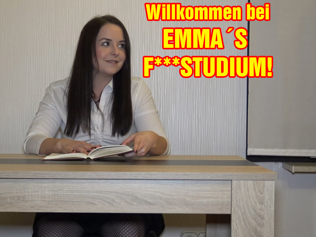 Lernen fürs Studium mit mir? Hehe, ganz bestimmt nicht!!! Du kennst mich ja, ich lasse mich so schnell ablenken und wenn dann ein geiler Typ in den Raum kommt, kann ich gar nicht anders, als mein Röckchen zu heben. Es heißt doch, hoch das Röckchen, rein das Stöckchen. Und wie Praktisch das meine Netzstrumpfhose an der richtigen Stelle ein großes Loch hat und ich auch gar keinen Slip an habe ;) Würde dir dieses Studium auch gefallen? ;)
