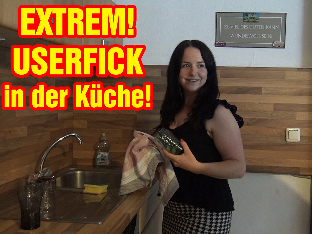 EXTREM! USERFICK in der Küche! Ich bin noch zu Hause und bin mich in aller Ruhe am Vorbereiten und auf einmal steht dieser User in meiner Küche! Klar wir sind verabredet, aber er war eindeutig zu früh! Aber wenn er schon da ist, können wir ja sofort in der Küche vögeln und zum Glück kam er da nicht zu früh ;) Hättest du mich auch direkt da gefickt?
