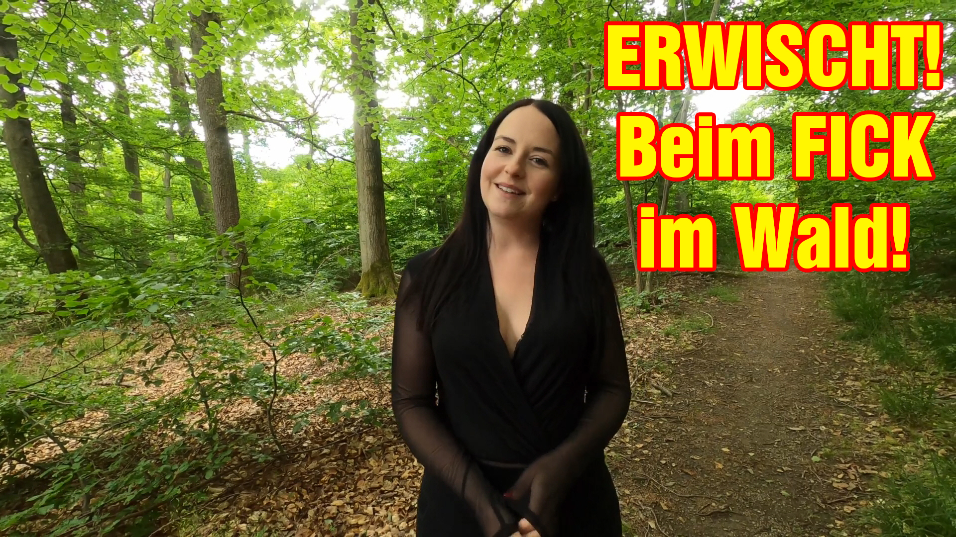 ERWISCHT! Beim FICK im Wald! Ok, das war mal wieder krass! Ich bin unterwegs im Wald und will einfach etwas wandern und was passiert mir Tollpatsch, ich verlaufe mich! Aber zum Glück kommt dieser Typ vorbei und erklärt mir, dass es gar nicht so weit weg eine Beschilderung gibt. Sehr nett von ihm und als Dank will er dann einen Dreh mit mir. Ok denke ich mir, hier sind wir doch ungestört. Von wegen ungestört, es dauert nicht lange und es kommt eine Gruppe Wanderer vorbei und erwischt uns, na super :D . Aber egal, als die dann endlich weg sind, machen wir einfach weiter, ich will ja schließlich seine geile Sacksahne haben. Wie hättest du reagiert, wenn du erwischt worden wärst?