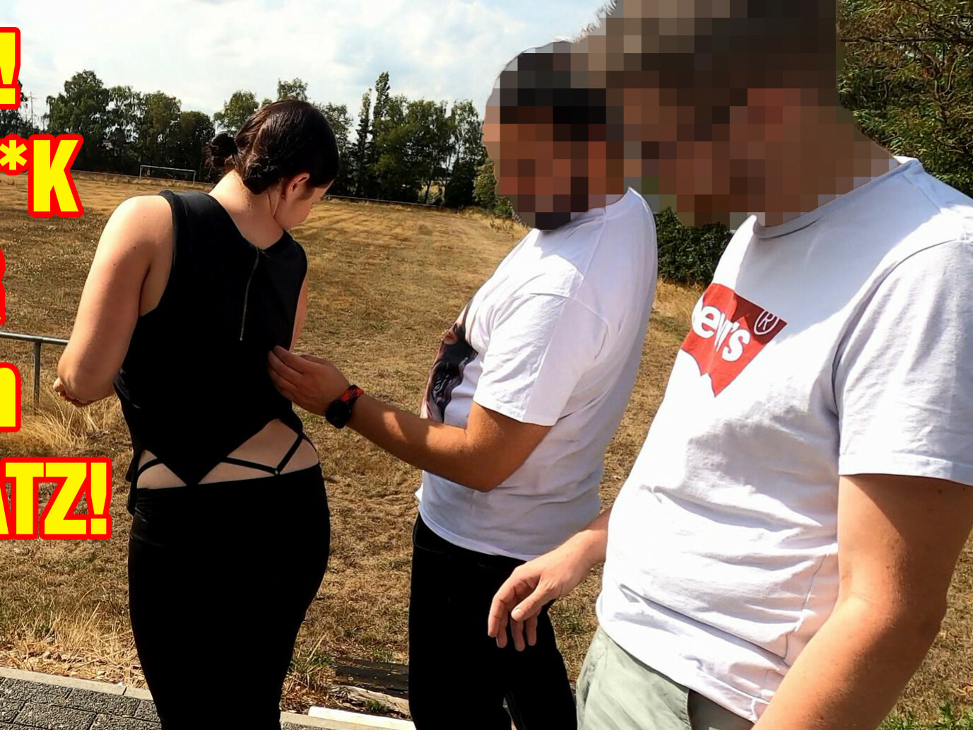 Ich hole gerade meinen Freund vom Sportplatz ab, da ist der wieder nicht fertig! Boa nervt das, aber zum Glück sind zwei Jungs schon fertig und da sie der Anblick meines Arsches und meines herausblitzenden Strings so richtig geil macht, denke ich mir, so ein Fick mitten auf dem Sportplatz hat doch was! Schließlich habe ich noch nie auf einem Sportplatz gefickt und es sind ja auch direkt zwei Schwänze und geiler geht es ja dann kaum , oder wie siehst du das? Wird Zeit dass ich mal die ganze Mannschaft ranlasse oder was meinst du? ;)