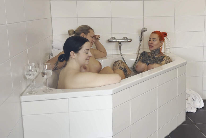 Das sollte NIEMAND sehen, aber es ist passiert! Extremer Gruppensex im Whirlpool! von EmmaSecret