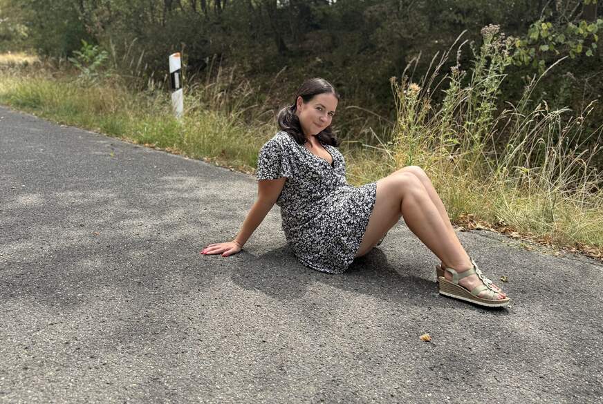 EmmaSecret: ERWISCHT! F***e g******t mitten auf der Bundesstraße!