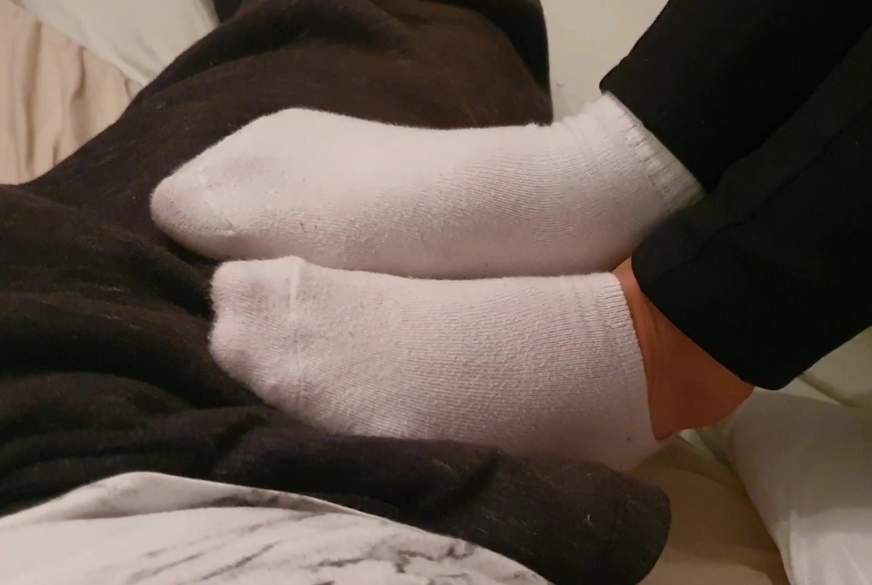GeileAmanda69: Weiße weiche Socken am S*****z