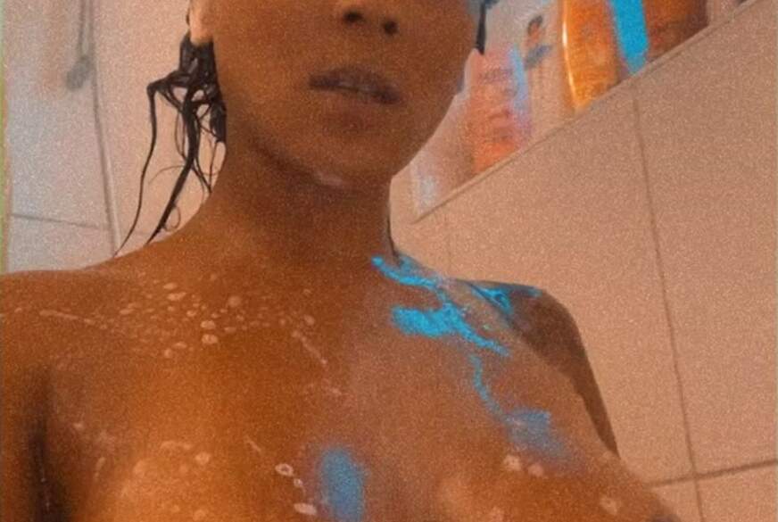 Big Wet Boobs von LinnaBoss pic1