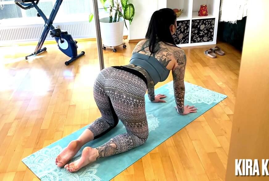 NAMASTE - Dreister Yoga-Voyeur von KiraKane