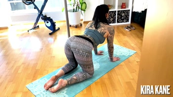NAMASTE - Dreister Yoga-Voyeur