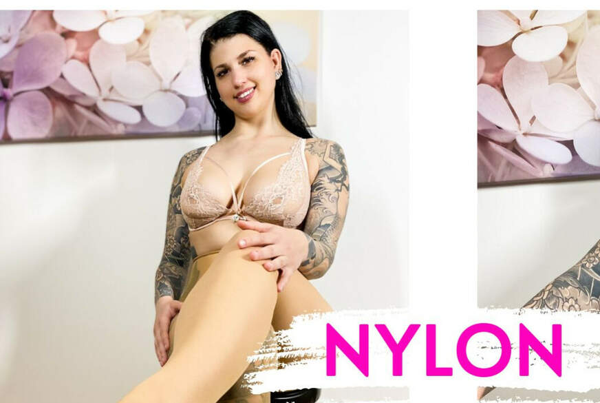 KiraKane: Dein geiles Nylon-F*******n!