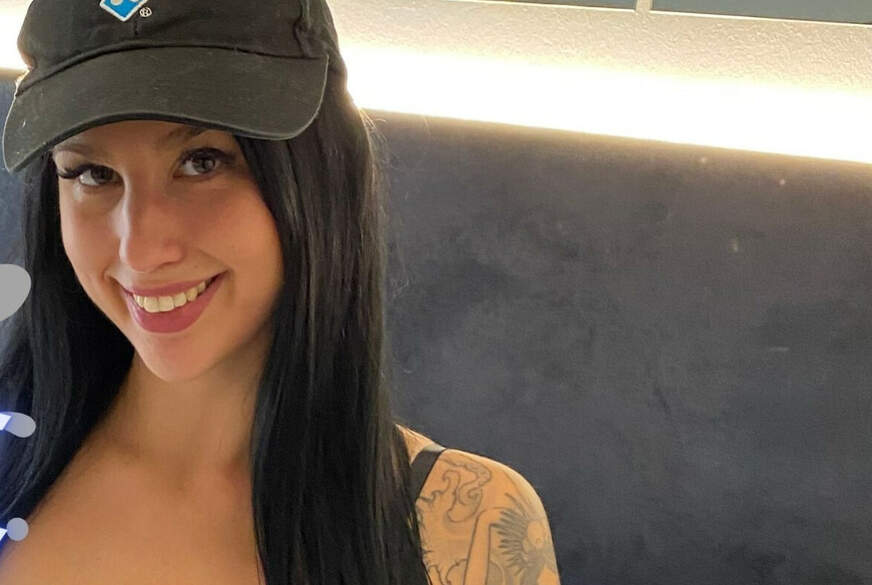KiraKane: Im Hotel vom Pizzaboten z******t und b*****t!