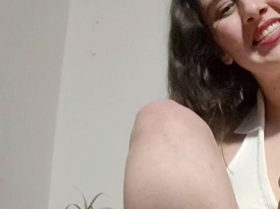 Ich biete dir eine absolute abspritzgarantie mit dem Video.

Verehre meine Füße, dann darfst du auch darauf kommen,


so wie in dem Video