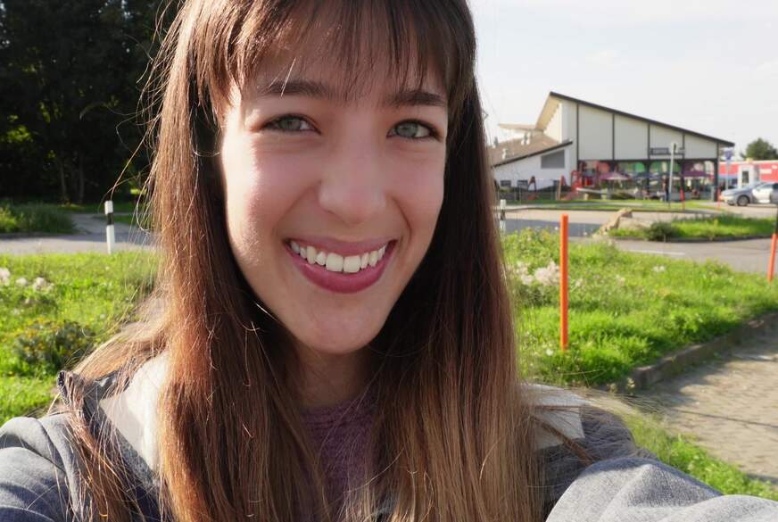 LaylaVonHohensee: Hab ich das jetzt wirklich getan? 1. public Rastplatz Mutprobe