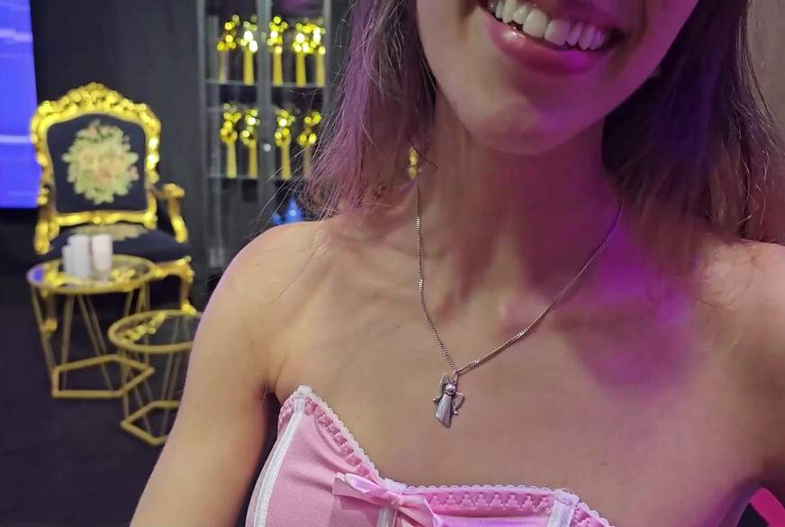 LaylaVonHohensee: Mitten auf der Venus e*********t!! Erster B**wjob mit 18!