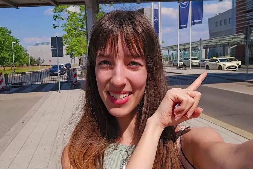 LaylaVonHohensee: Geht das zu weit? In Taxi heimlich selbst besorgt!