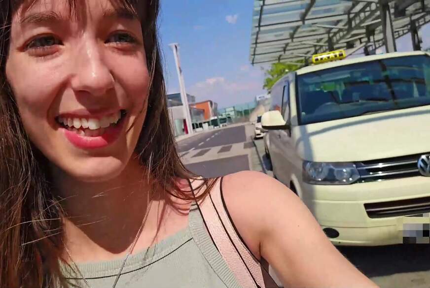 LaylaVonHohensee: Geht das zu weit? In Taxi heimlich selbst besorgt!