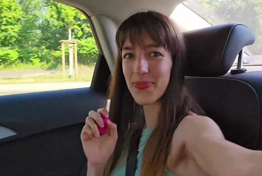 LaylaVonHohensee: Geht das zu weit? In Taxi heimlich selbst besorgt!