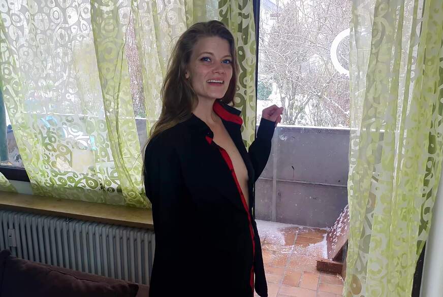 MuFuMilf: MuFuMilfs geile Winter P**s Show auf dem Balkon