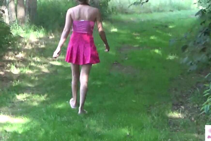 Bunny-4-DirtyLove: Jetzt f***t das dauergeile Bunny im Wald!