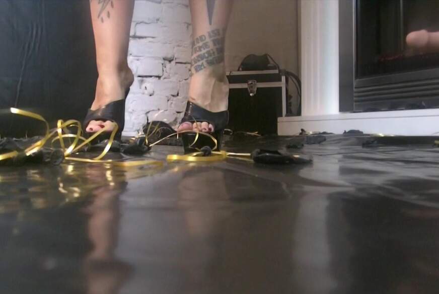 Balloons Like Your Balls Useless, Crushed And Destroyed von LadyVampira pic4