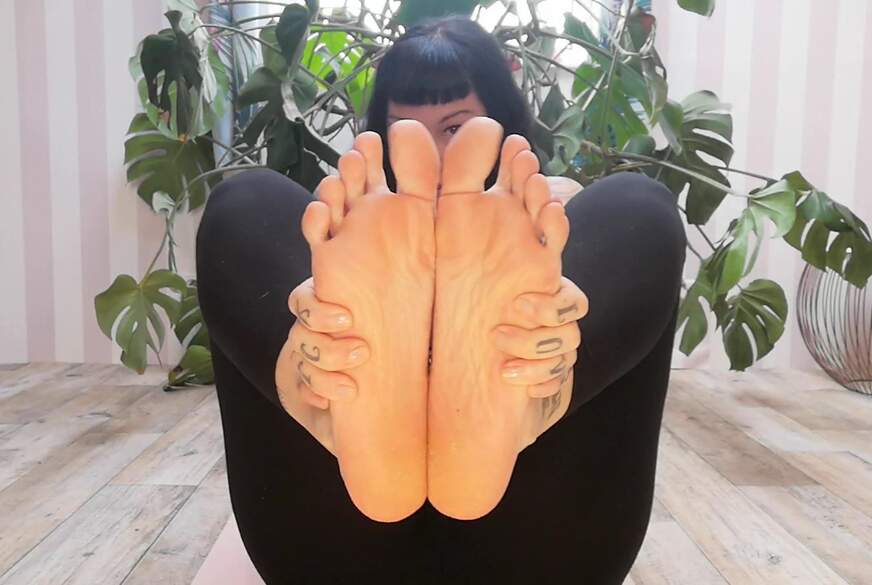 LadyVampira: Yoga Feet