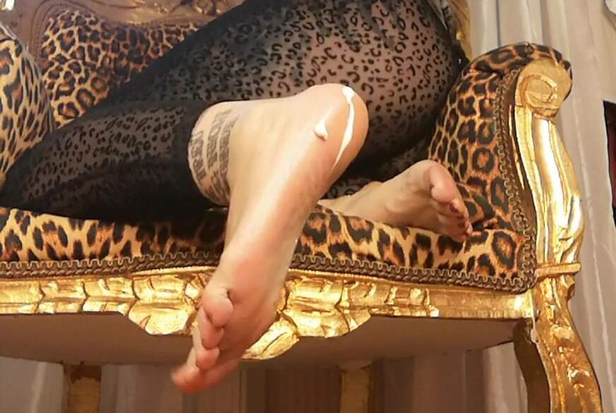Focus On Feet - Footfetish Custom Clip von LadyVampira pic2