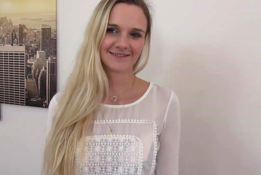 132 - 1 Triebhaftes L**er will f****n und S****a naschen von F**kfreundinnen