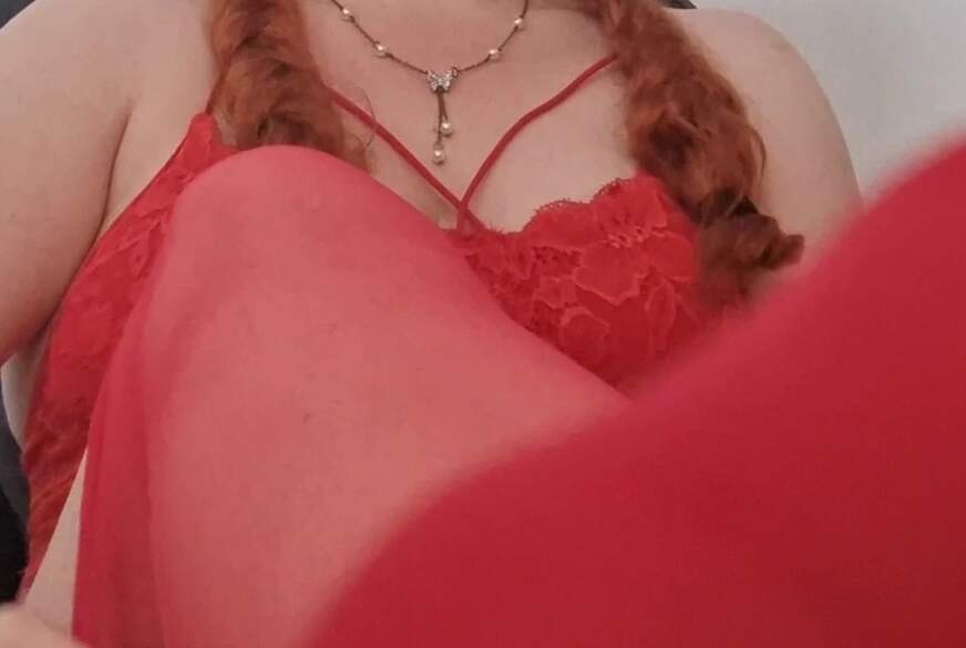 BellaRose1: Rote Nylon Overknees anziehen Extreme Close-Up Material-ASMR