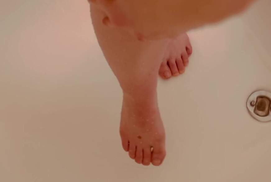 Kat-van-Blonde: Shaving my leg