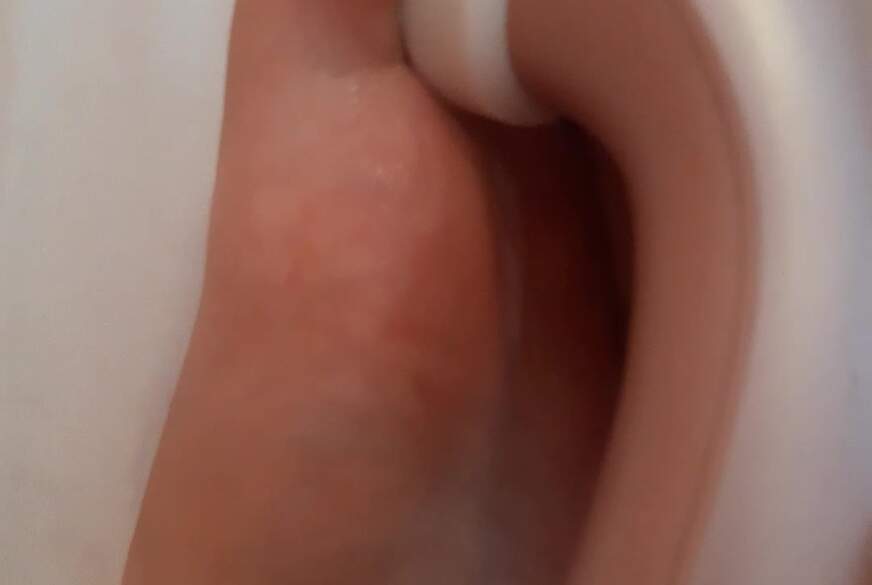 VanessaHot: Meine Füße mit meinem Lieblingstoy verwöhnt..