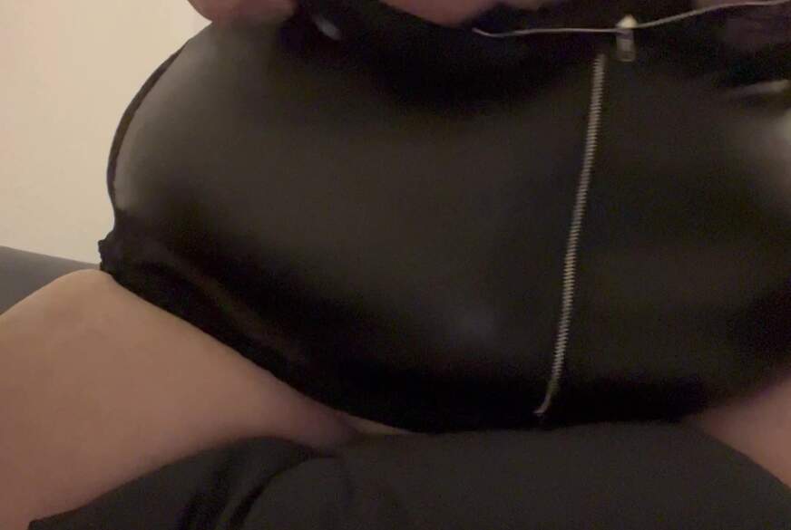 Theodora: Ich bin zurück, zeig mir wie sehr du mich vermisst hast