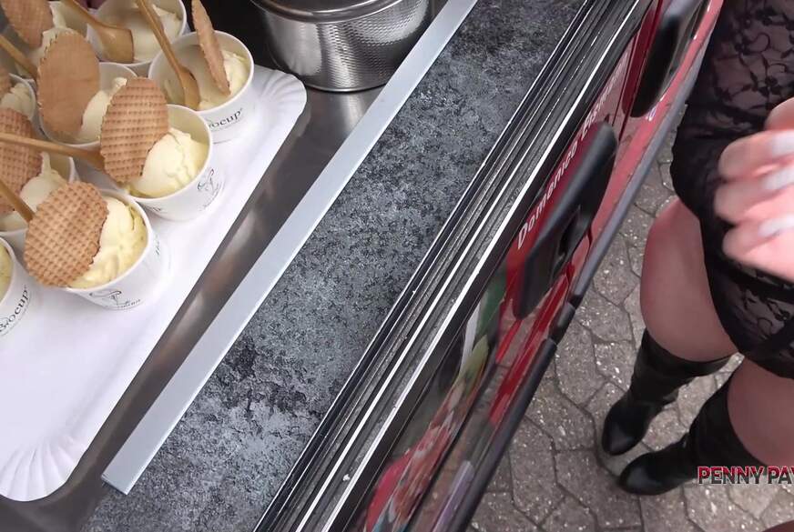 PennyPayne: Lecker Eis mit S****a das schmeckt richtig geil