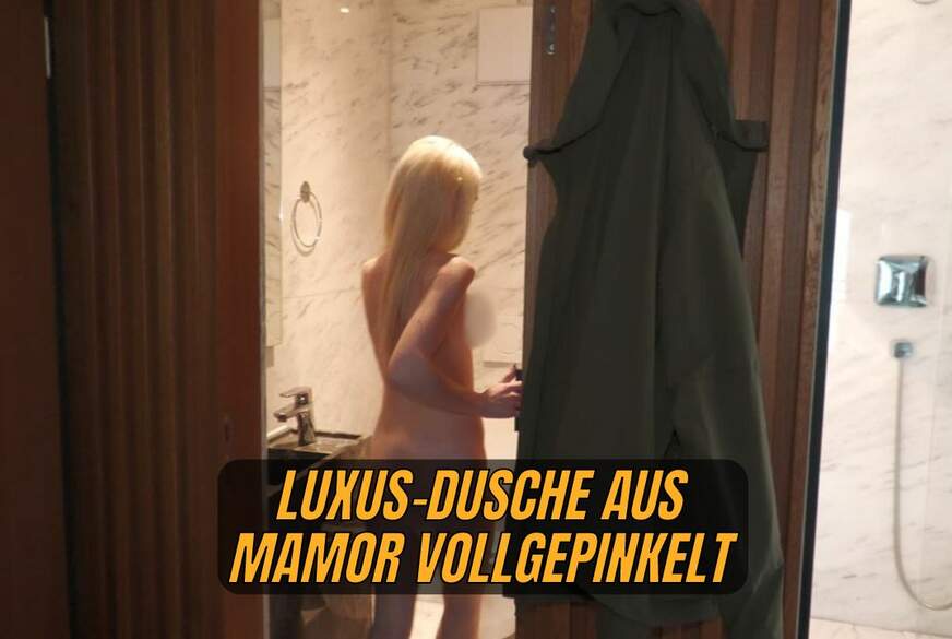 Luxus-Dusche aus Mamor vollgepinkelt von CremeDeLaCreme