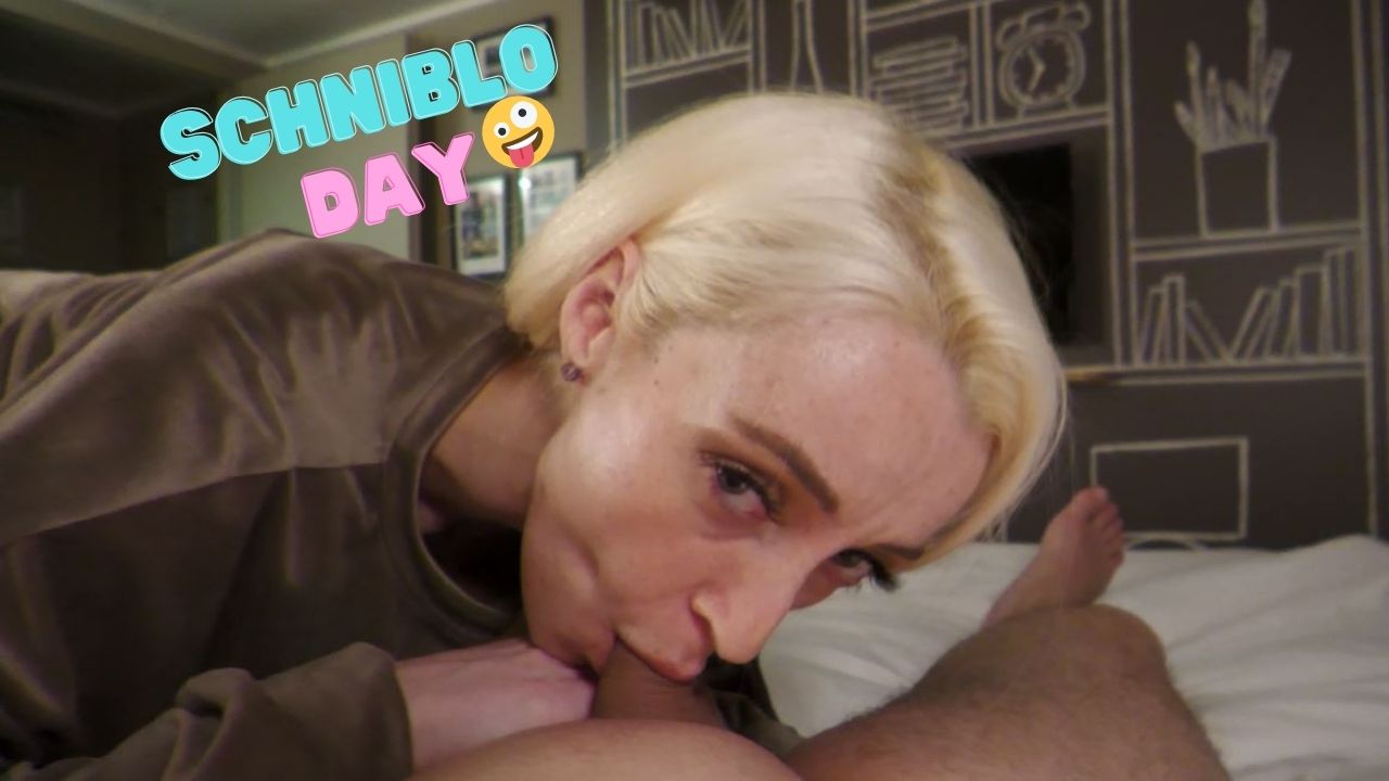 Geiler Schniblo Abend Passend zum Schniblo Tag, gibt es auch ein versauten Blowjob im Hotelzimmer.
Na, wärst du das nächste mal gerne mein Schniblo Date? Ich wichse dich auch schön ab!