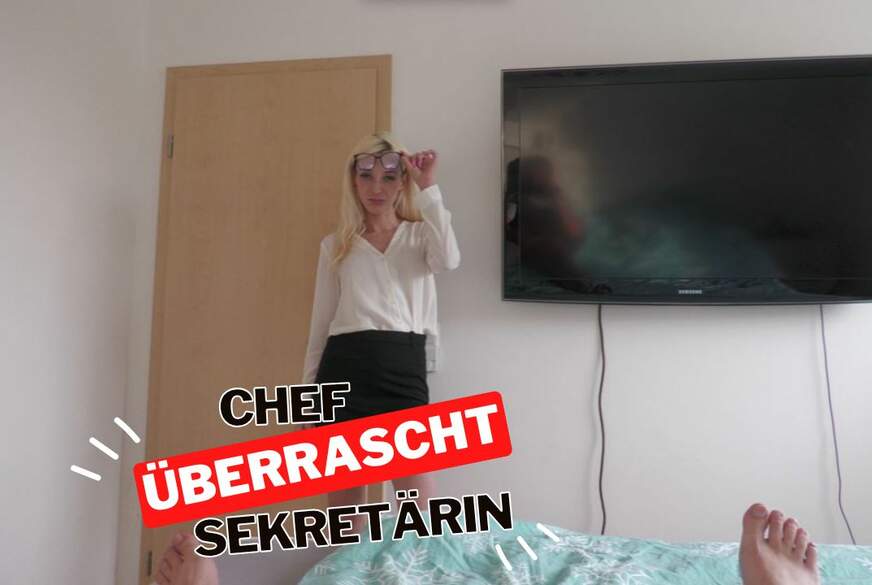 Chef überrascht Sekretärin mit prallen S*****z von CremeDeLaCreme